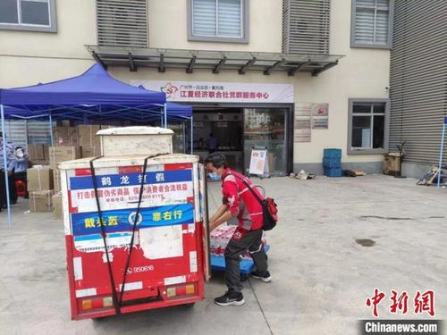 廣州快遞員與外賣騎手 穿梭管控區的志愿者服務隊，守護城市生活脈動