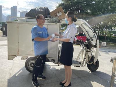 炎夏送清涼，恒愛伴左右 外賣遞送服務的溫暖守護